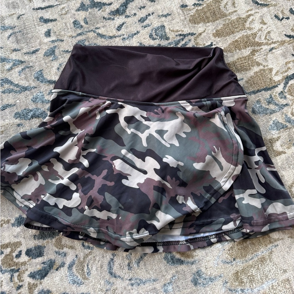 LIKE NEW Faye and Florie Holly camo tennis skirt. XS